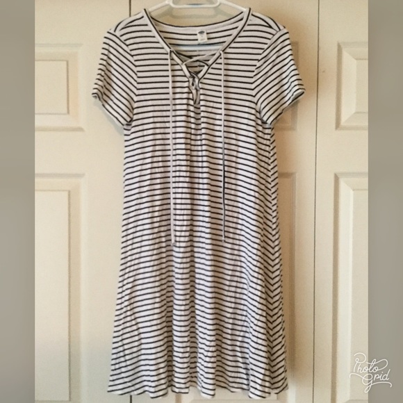 Old Navy Dresses & Skirts - Old Navy Flowing Dress